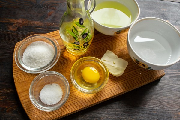 Ароматные булочки с арахисом и корицей
