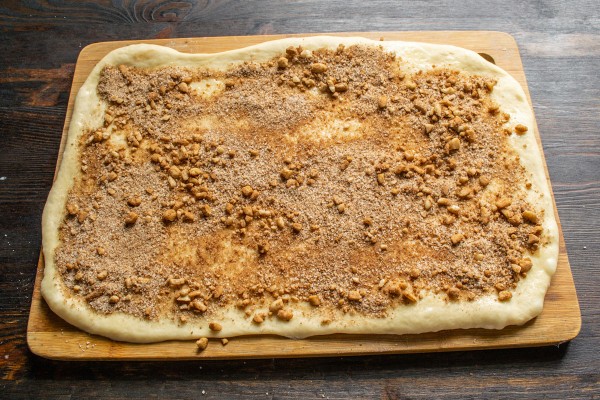 Ароматные булочки с арахисом и корицей