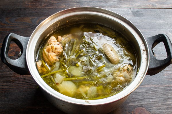 Ароматный куриный суп из крылышек