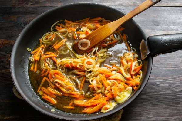 Как во вьетнамском ресторане: Фунчоза с рыбным соусом, овощами и арахисом Как во вьетнамском ресторане: Фунчоза с рыбным соусом, овощами и арахисом
