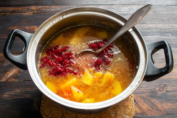 Насыщенный свекольник с рисом и чечевицей