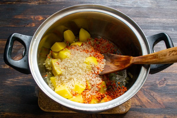Насыщенный свекольник с рисом и чечевицей