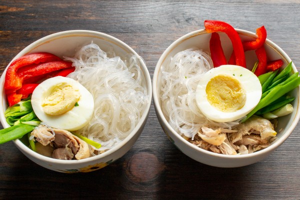 Корейский куриный суп с яйцом
