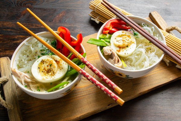 Корейский куриный суп с яйцом
