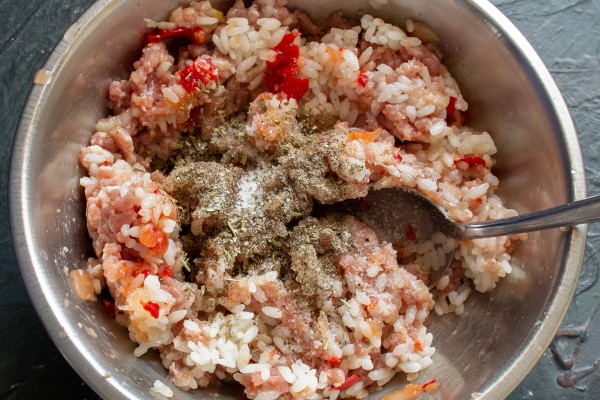 Мясные биточки с рисом