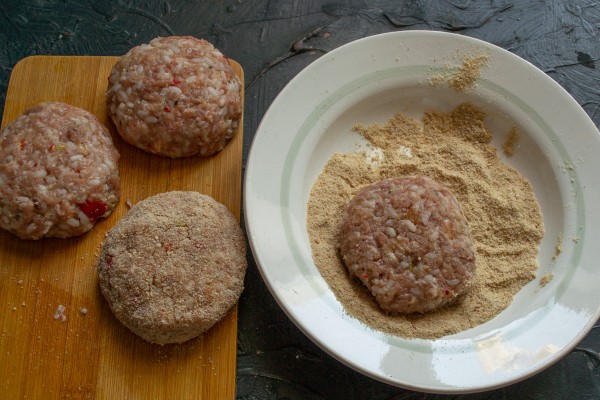 Мясные биточки с рисом