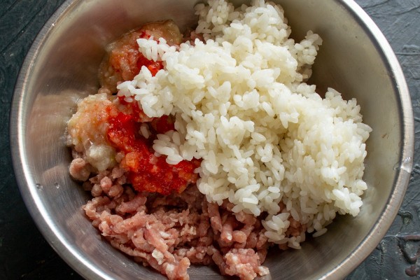 Мясные биточки с рисом