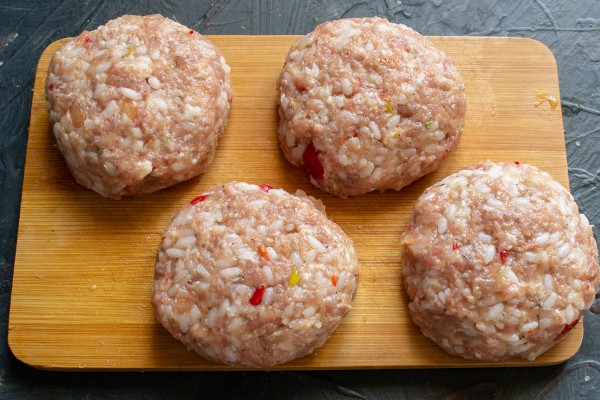 Мясные биточки с рисом