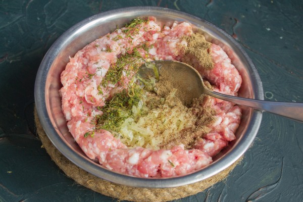 Зразы мясные в панировке с жареными опятами и луком Зразы мясные в панировке с жареными опятами и луком