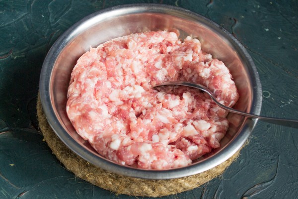 Зразы мясные в панировке с жареными опятами и луком Зразы мясные в панировке с жареными опятами и луком