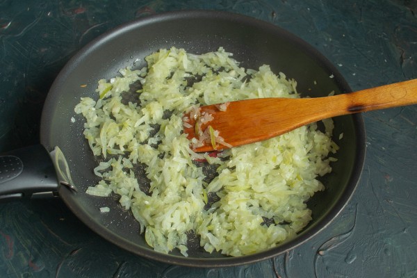 Зразы мясные в панировке с жареными опятами и луком Зразы мясные в панировке с жареными опятами и луком